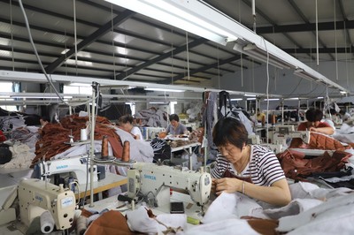 家門口就業，群眾腰包鼓起來——服飾產業發展的惠民之道